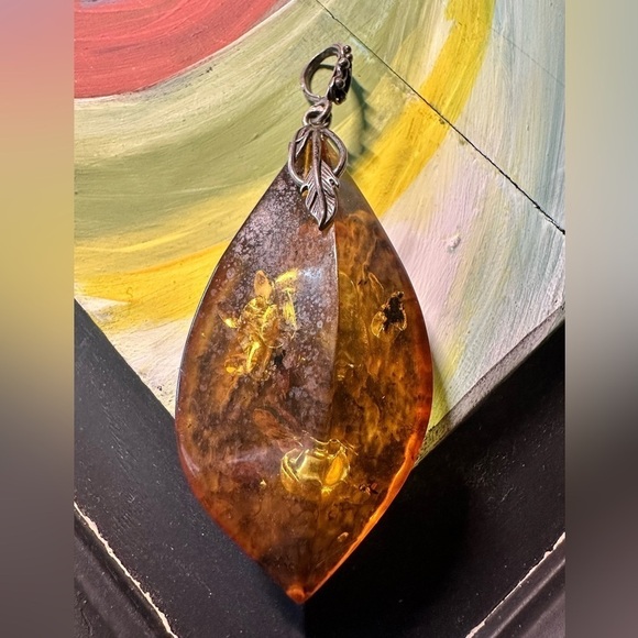 LARGE AMBER PENDANT DANGLE AMBER WITH BITS OF FLORA GREEN GLOW 5487 Y - Picture 8 of 11